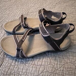 Teva Women’s Sandals Size 7 Velcro